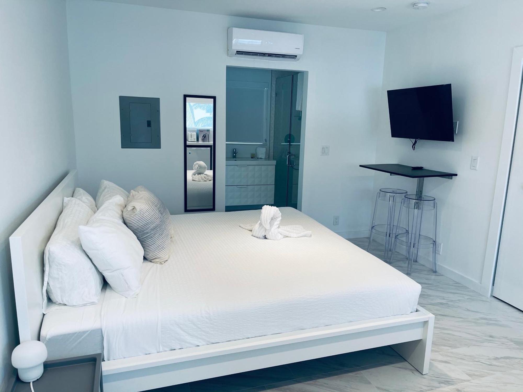 The Marlin Beachside Hollywood Room photo